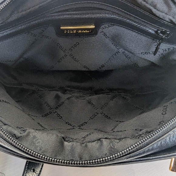 VTG Cole Haan Black Pebbled Leather Camera Bag - Minimalist Crossbody - Gold Har - Picture 11 of 16